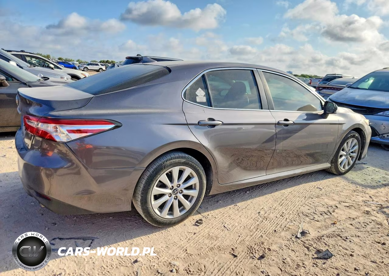 2019 Toyota Camry Le VIN:4T1B11HK3KU232827 - 3