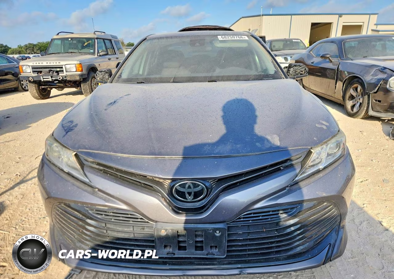 2019 Toyota Camry Le VIN:4T1B11HK3KU232827 - 5