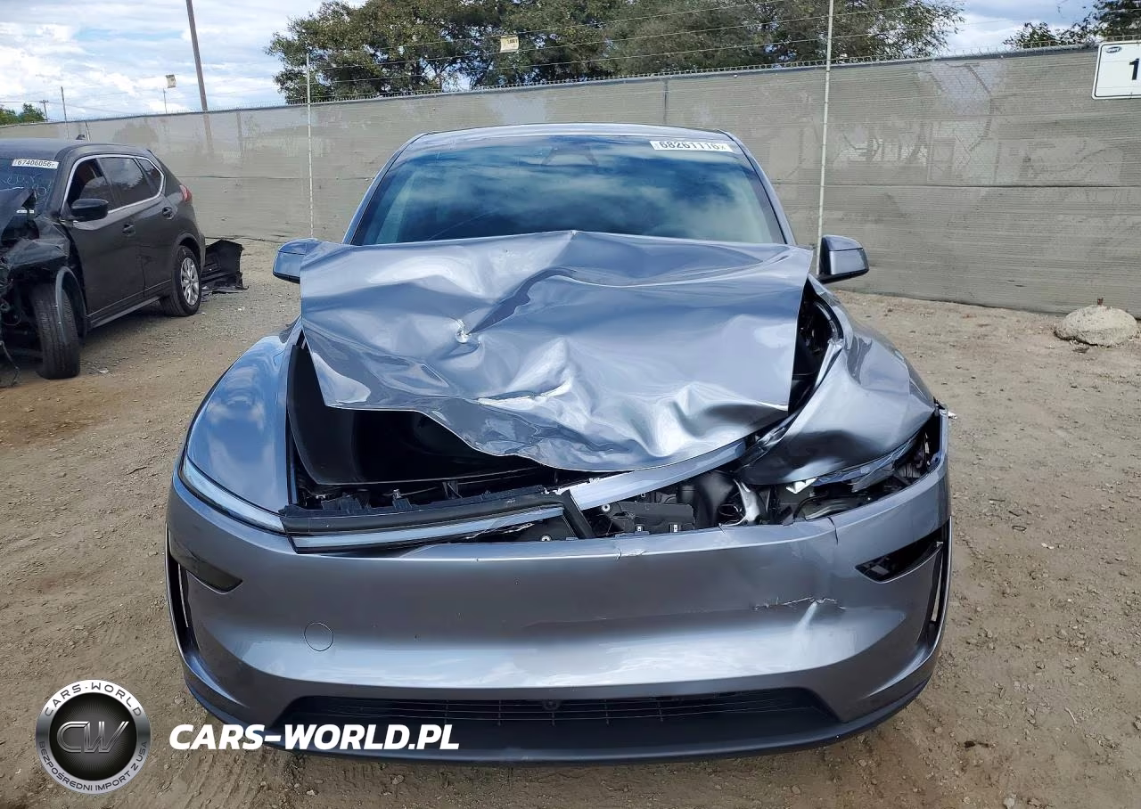 2026 Tesla Model Y VIN:7SAYGDEDXTF670648 - 5
