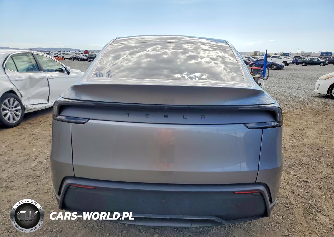 2026 Tesla Model Y VIN:7SAYGDEDXTF670648 - 6
