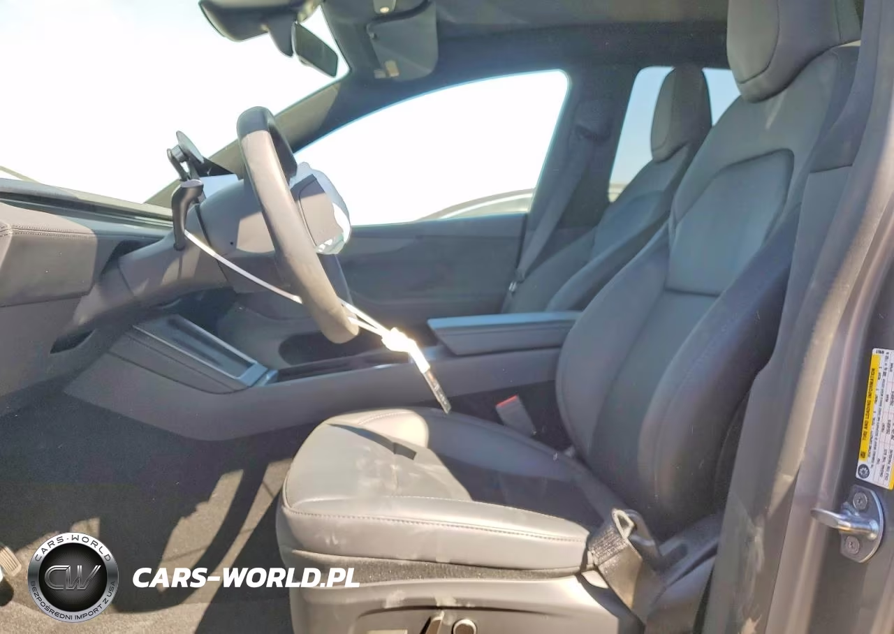2026 Tesla Model Y VIN:7SAYGDEDXTF670648 - 7