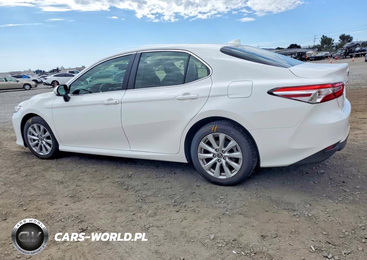 2018 Toyota Camry Le VIN:JTNB11HK1J3000246 - 2