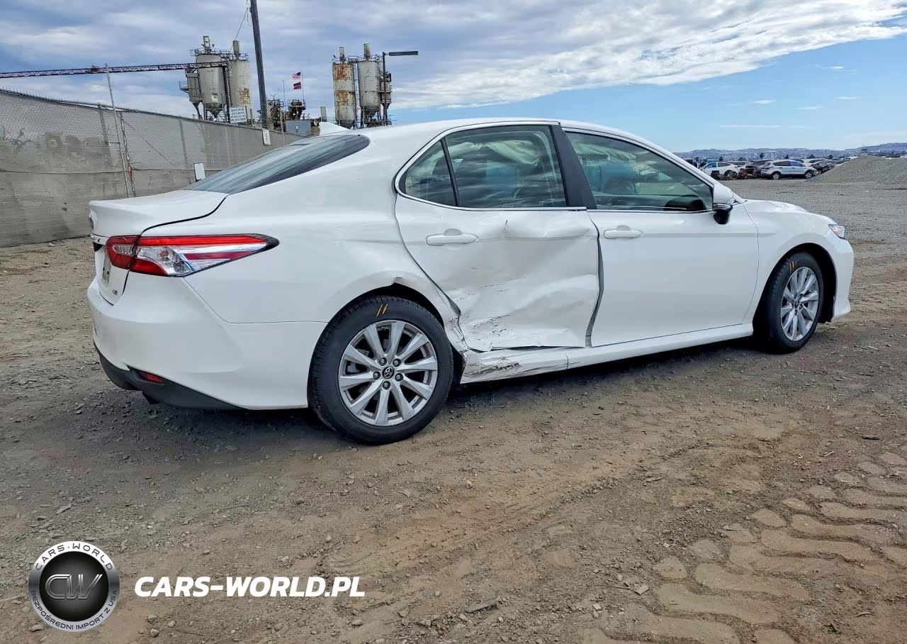 2018 Toyota Camry Le VIN:JTNB11HK1J3000246 - 3