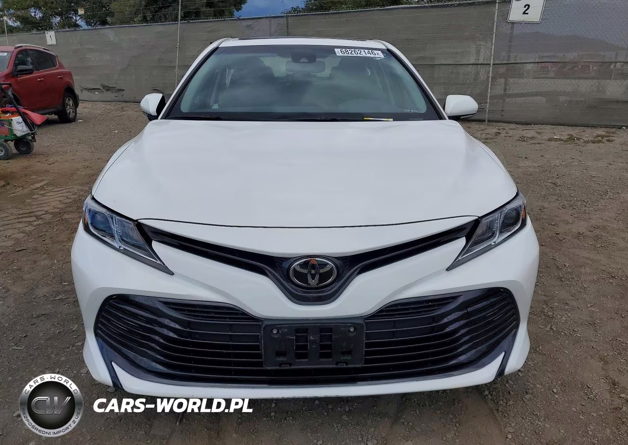 2018 Toyota Camry Le VIN:JTNB11HK1J3000246 - 5