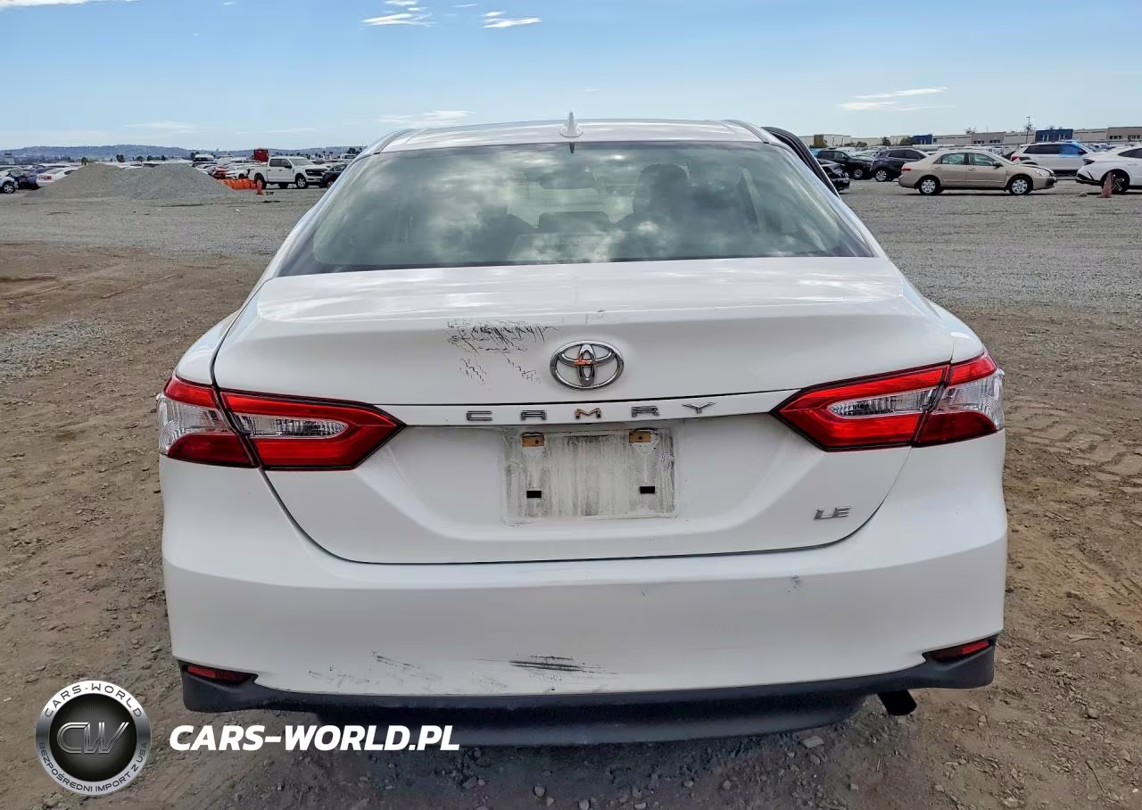 2018 Toyota Camry Le VIN:JTNB11HK1J3000246 - 6