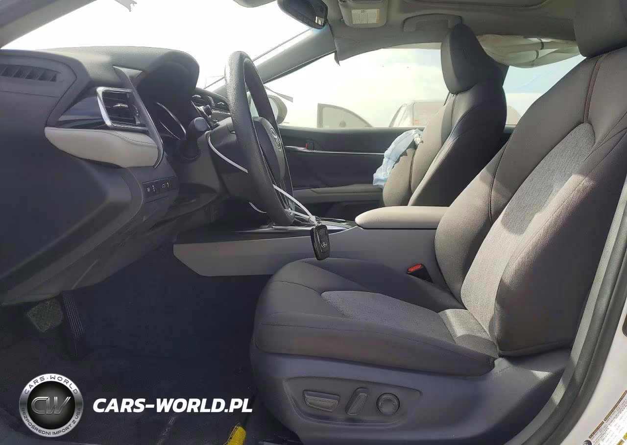 2018 Toyota Camry Le VIN:JTNB11HK1J3000246 - 7