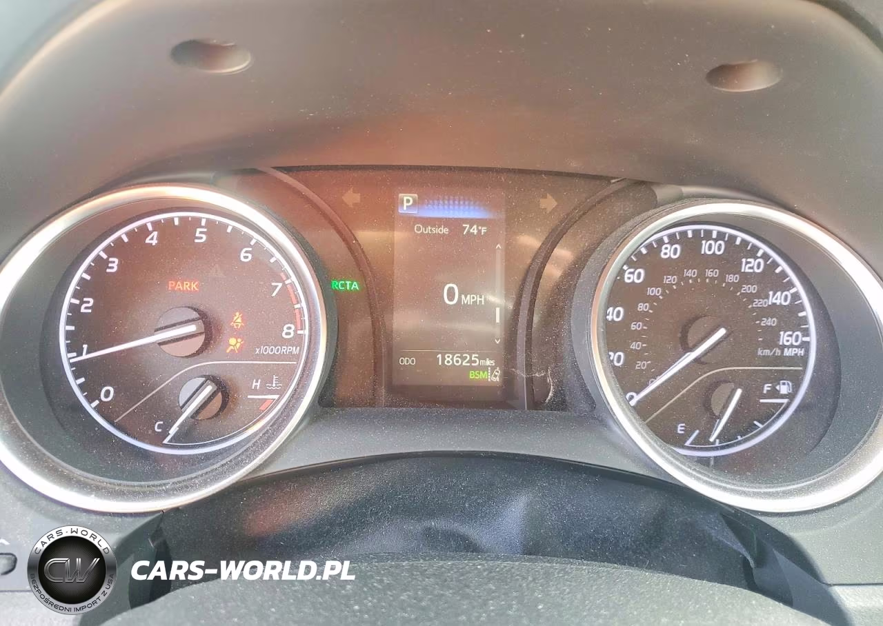 2018 Toyota Camry Le VIN:JTNB11HK1J3000246 - 9