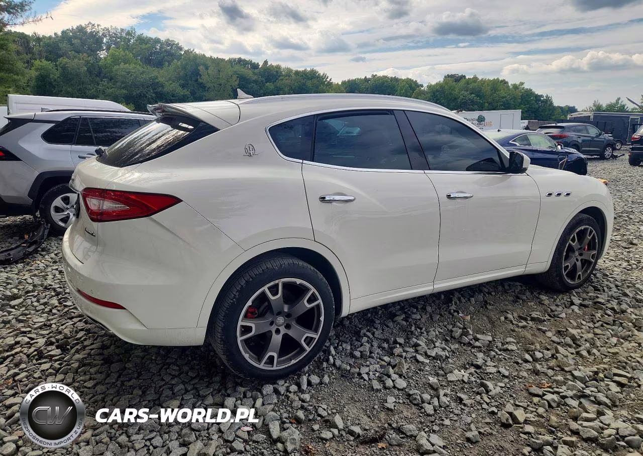 2017 Maserati Levante S Sport VIN:ZN661YUS5HX230586 - 3