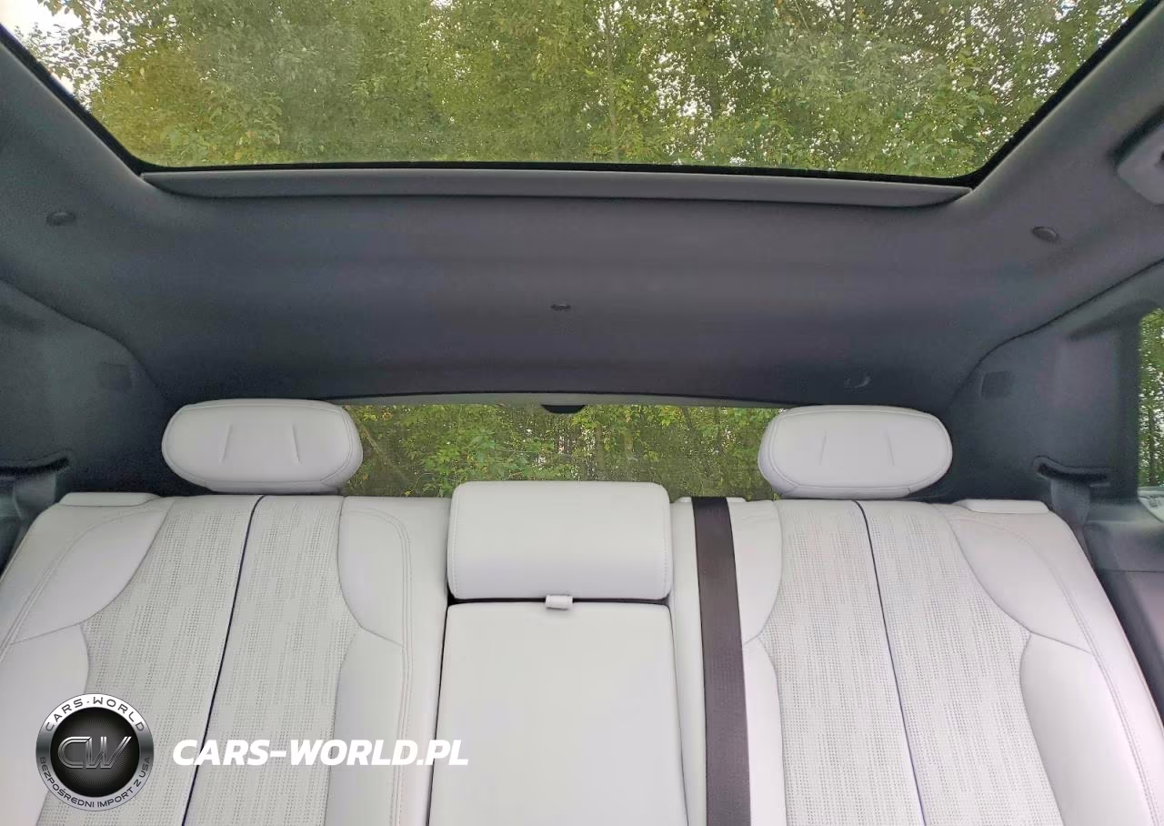 2023 Cadillac Lyriq Luxury VIN:1GYKPMRK7PZ000254 - 10
