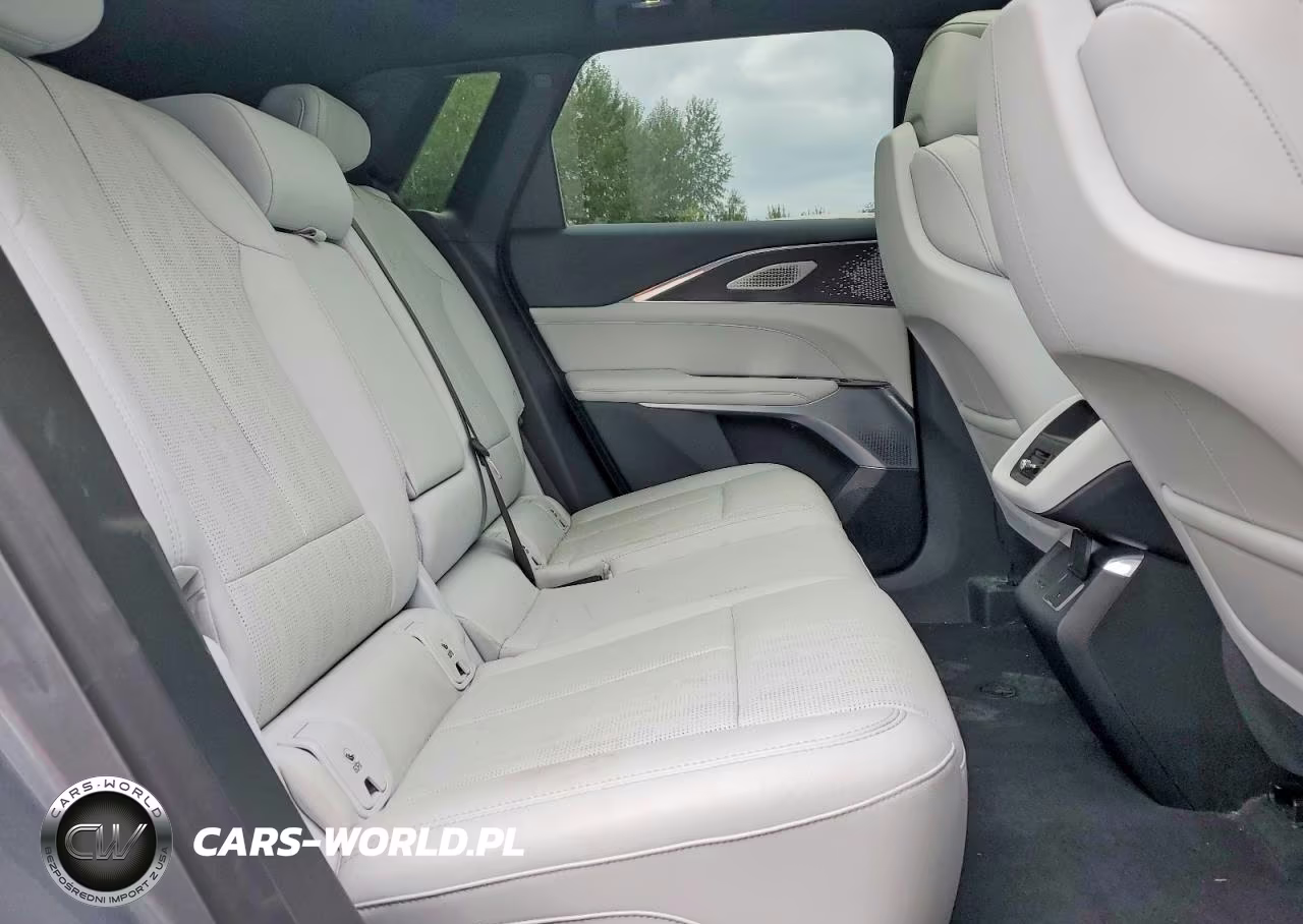 2023 Cadillac Lyriq Luxury VIN:1GYKPMRK7PZ000254 - 11