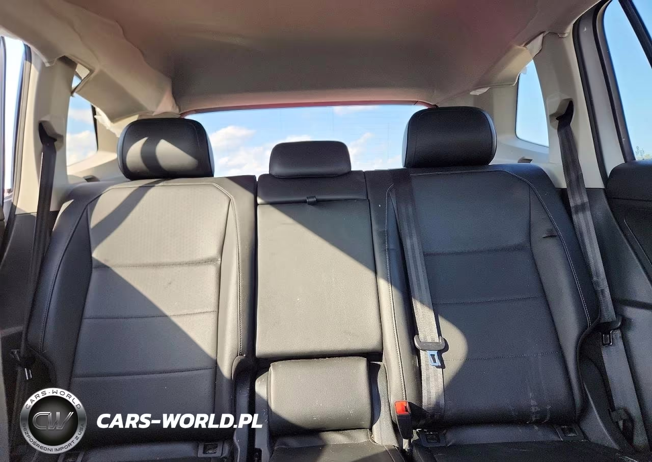 2018 Volkswagen Tiguan Se VIN:3VV2B7AX3JM143094 - 10