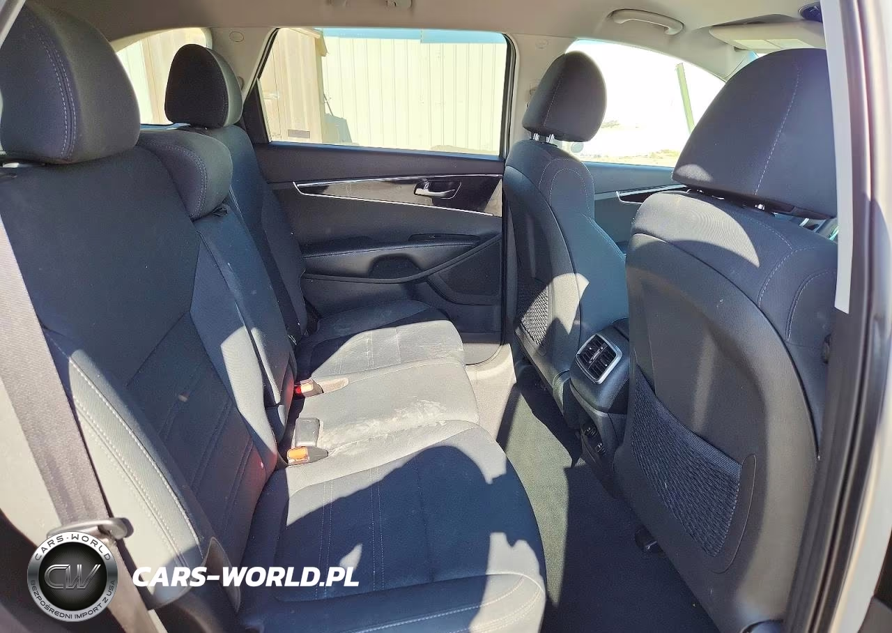 2020 Kia Sorento S VIN:5XYPG4A5XLG682749 - 11