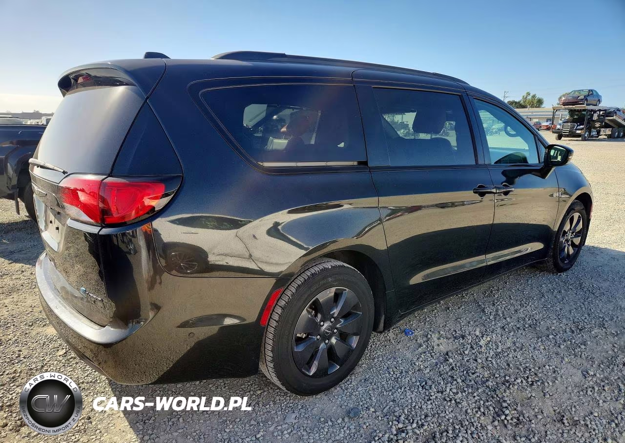 2020 Chrysler Pacifica Hybrid Limited VIN:2C4RC1N79LR235081 - 3