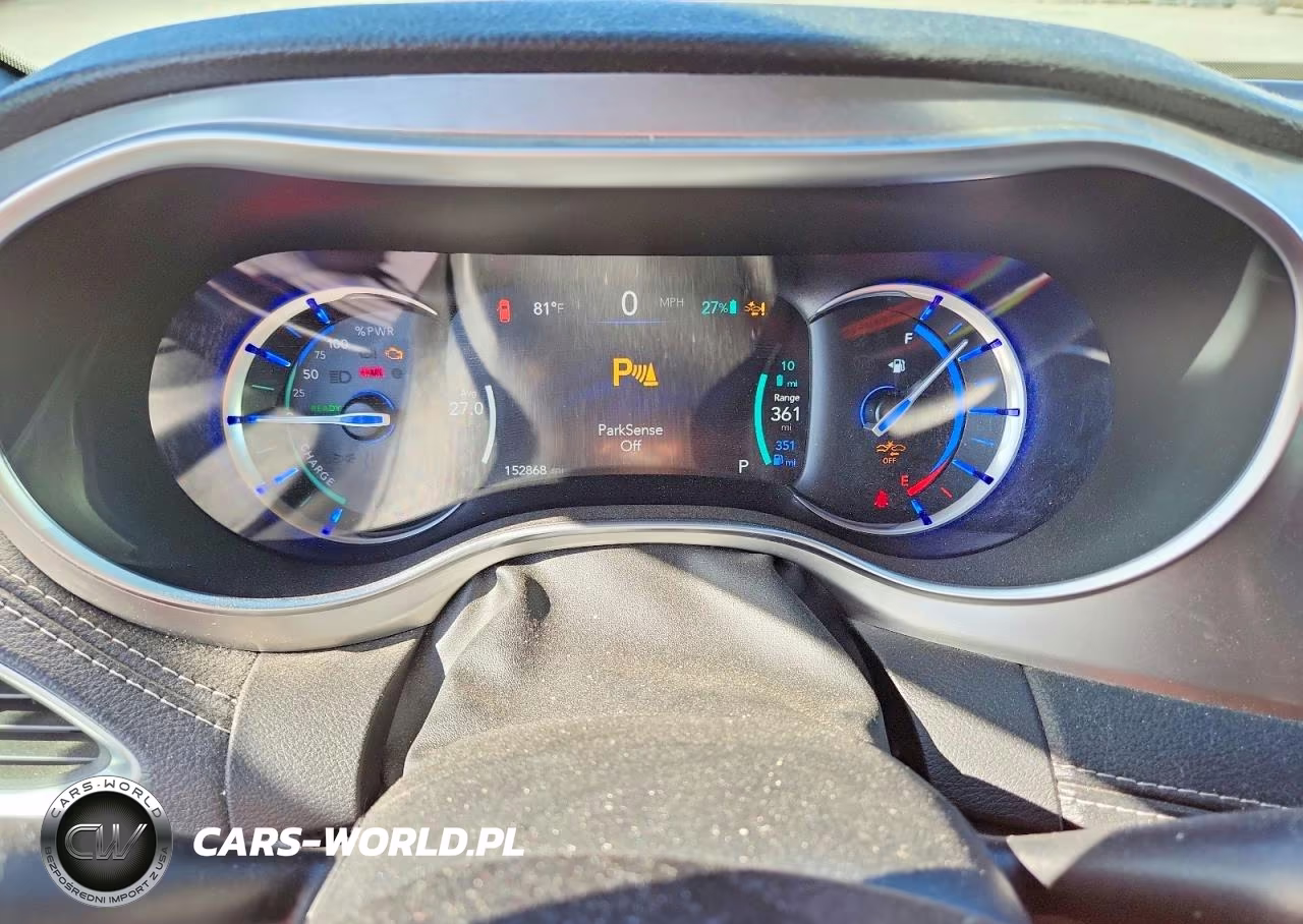 2020 Chrysler Pacifica Hybrid Limited VIN:2C4RC1N79LR235081 - 9