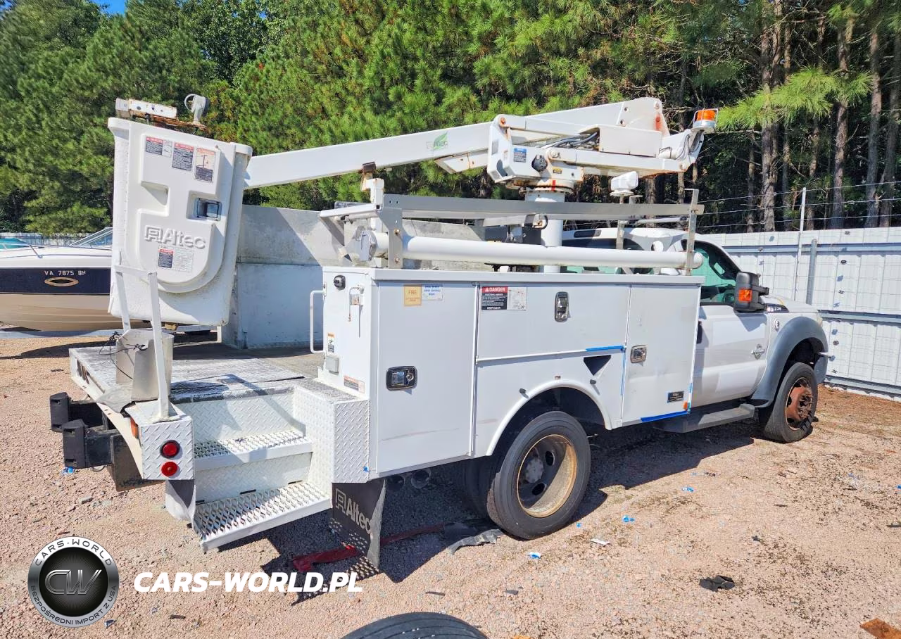 2015 Ford F450 Super Duty Bucket Truck VIN:1FDUF4GT5FEC59338 - 3
