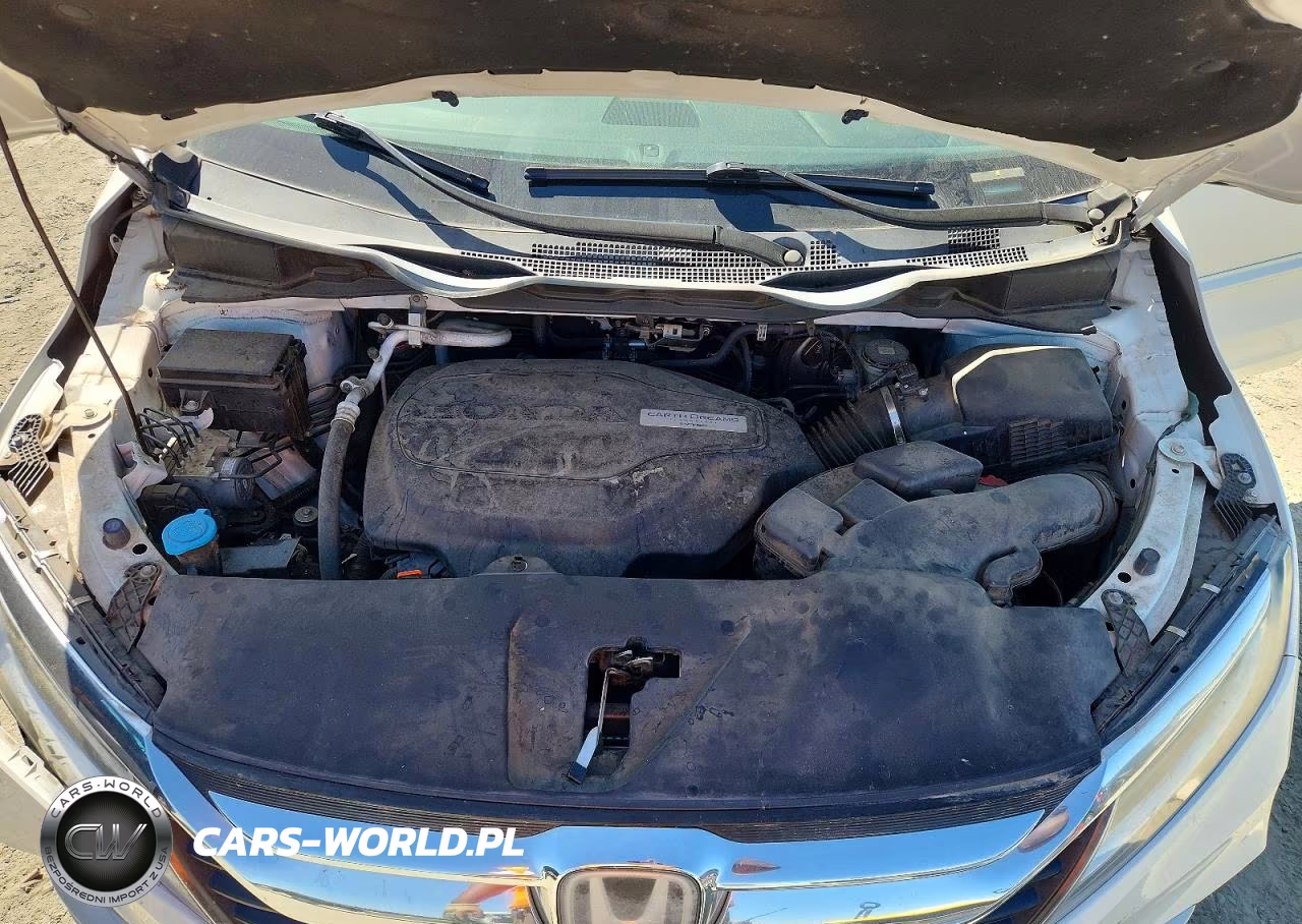 2018 Honda Odyssey Touring VIN:5FNRL6H83JB002792 - 12