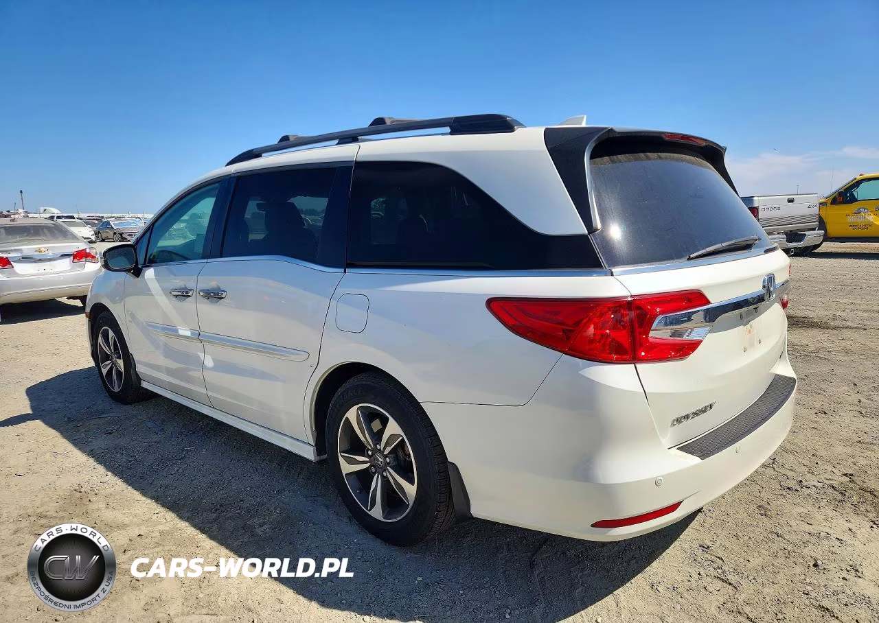 2018 Honda Odyssey Touring VIN:5FNRL6H83JB002792 - 2