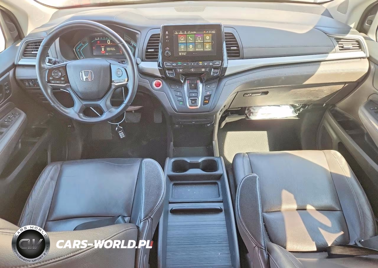2018 Honda Odyssey Touring VIN:5FNRL6H83JB002792 - 8