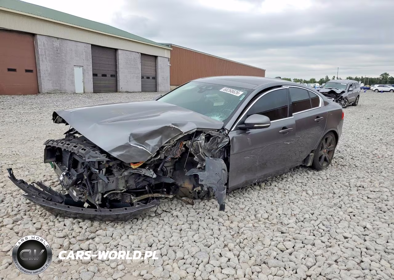 2018 Jaguar Xe Prestige – zdjęcie 1 z 13
