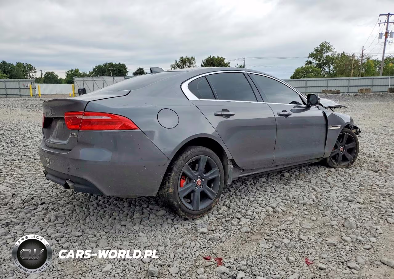 2018 Jaguar Xe Prestige VIN:SAJAK4FX0JCP31734 - 3