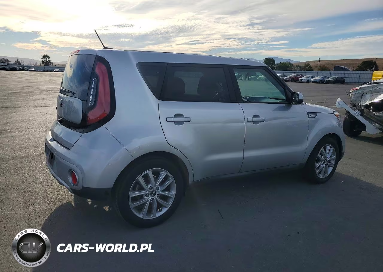 2017 Kia Soul + VIN:KNDJP3A52H7497809 - 3