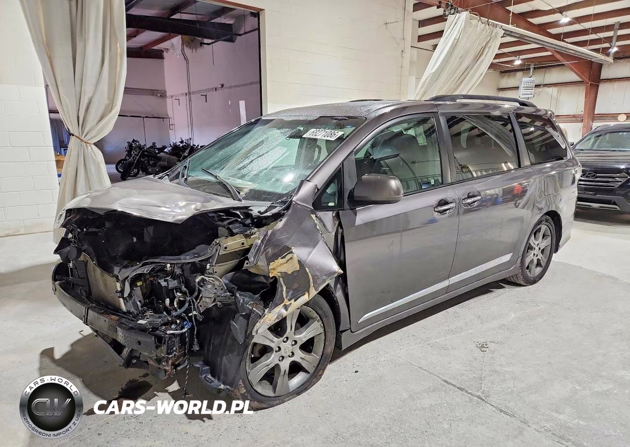 2015 Toyota Sienna Sport
