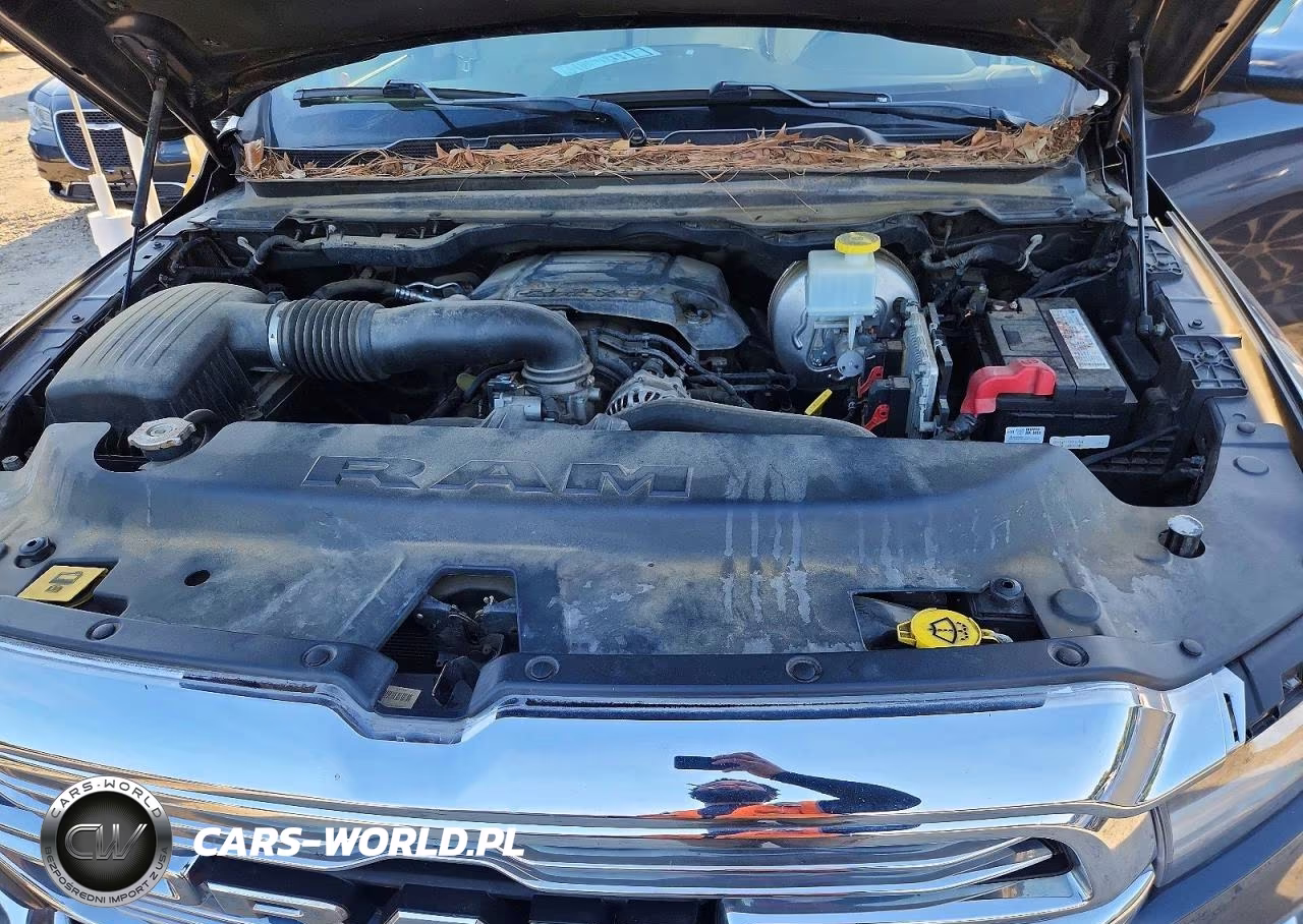 2019 Ram 1500 Laramie VIN:1C6SRFJT7KN820390 - 11