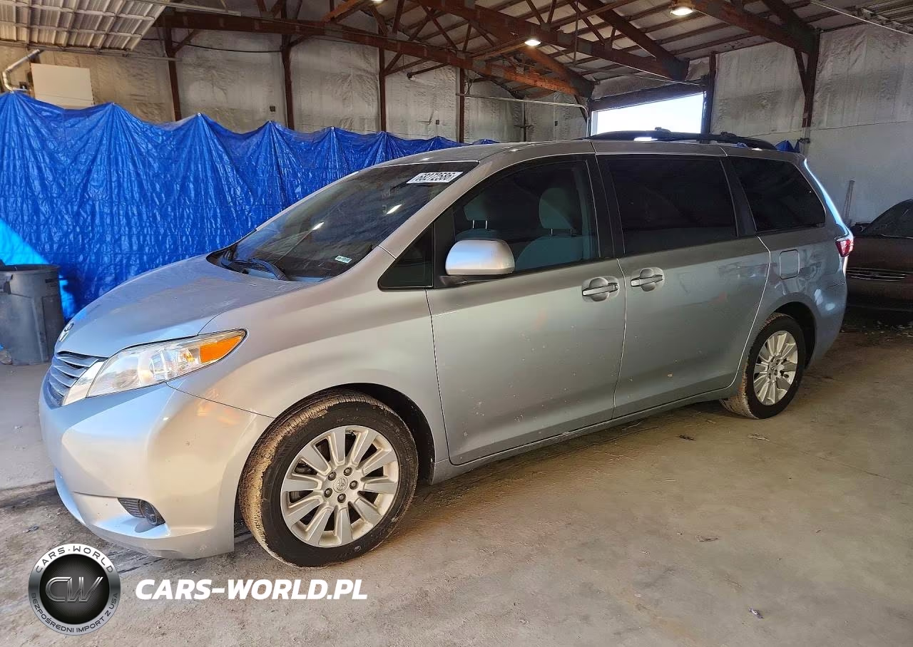 2015 Toyota Sienna Le – zdjęcie 1 z 13