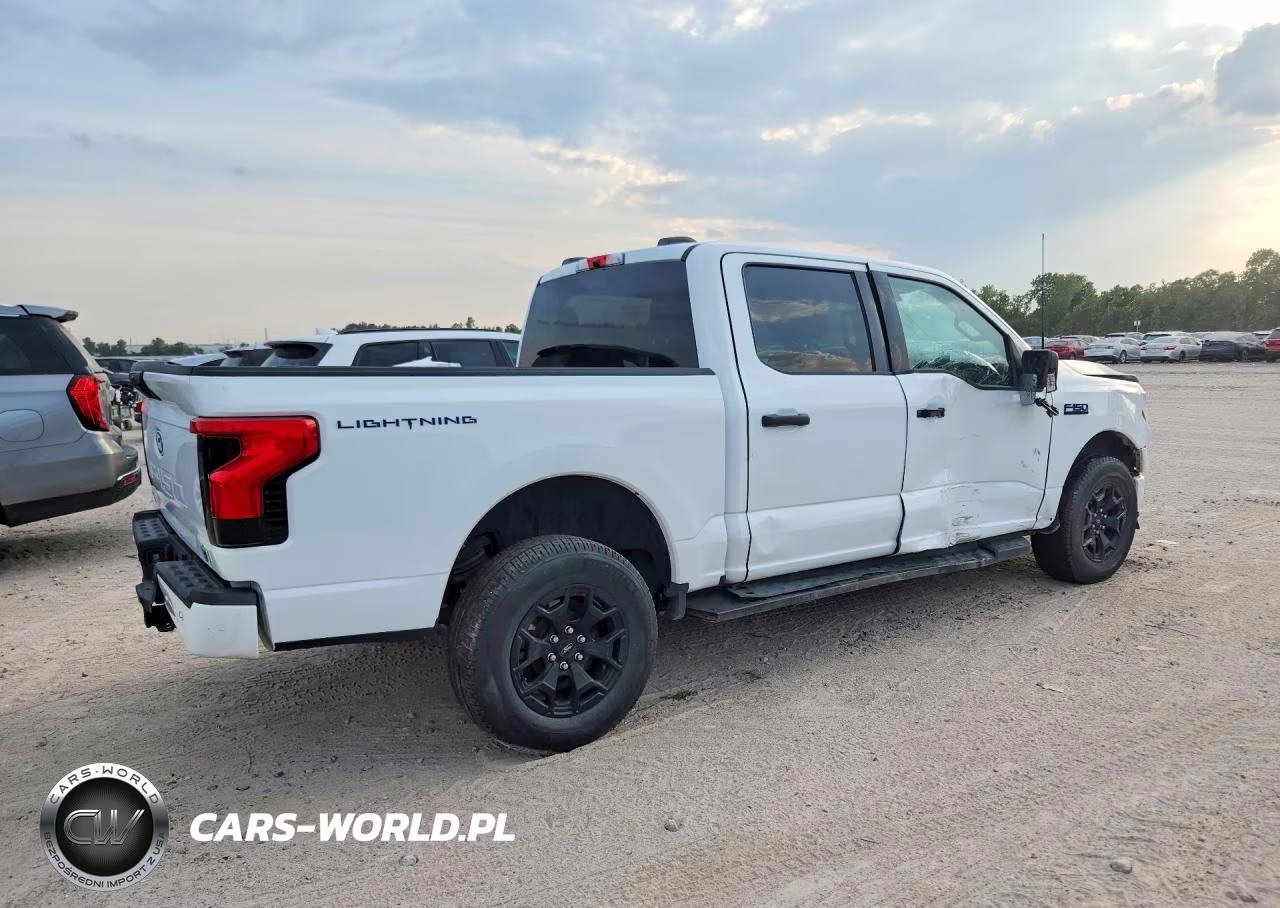 2025 Ford F150 Lightning Xlt VIN:1FTVW3LK2SWG00831 - 3