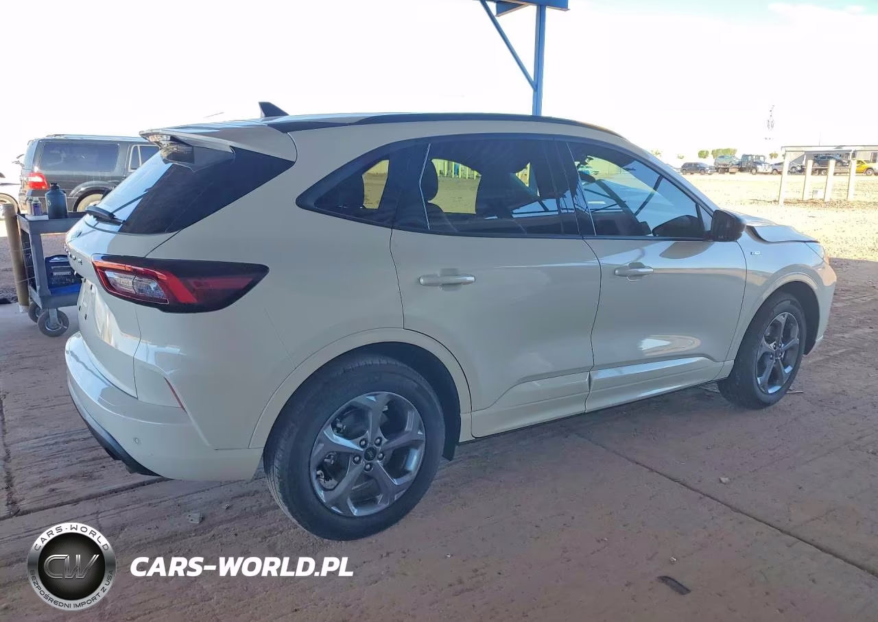 2023 Ford Escape St Line VIN:1FMCU0MN9PUA16994 - 3