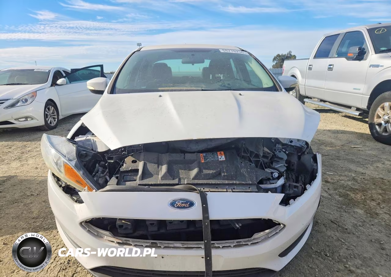 2015 Ford Focus Se VIN:1FADP3F2XFL329101 - 5