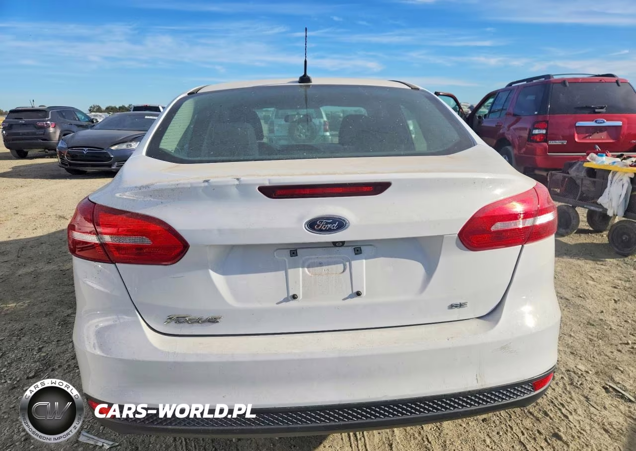 2015 Ford Focus Se VIN:1FADP3F2XFL329101 - 6