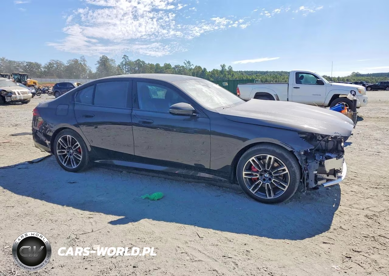 2026 BMW 530 Xi VIN:WBA53FJ06TCW65323 - 4