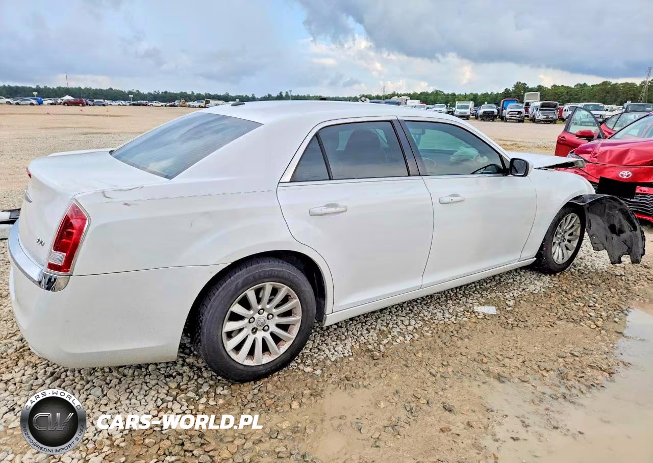 2013 Chrysler 300 VIN:2C3CCAAG7DH699493 - 3