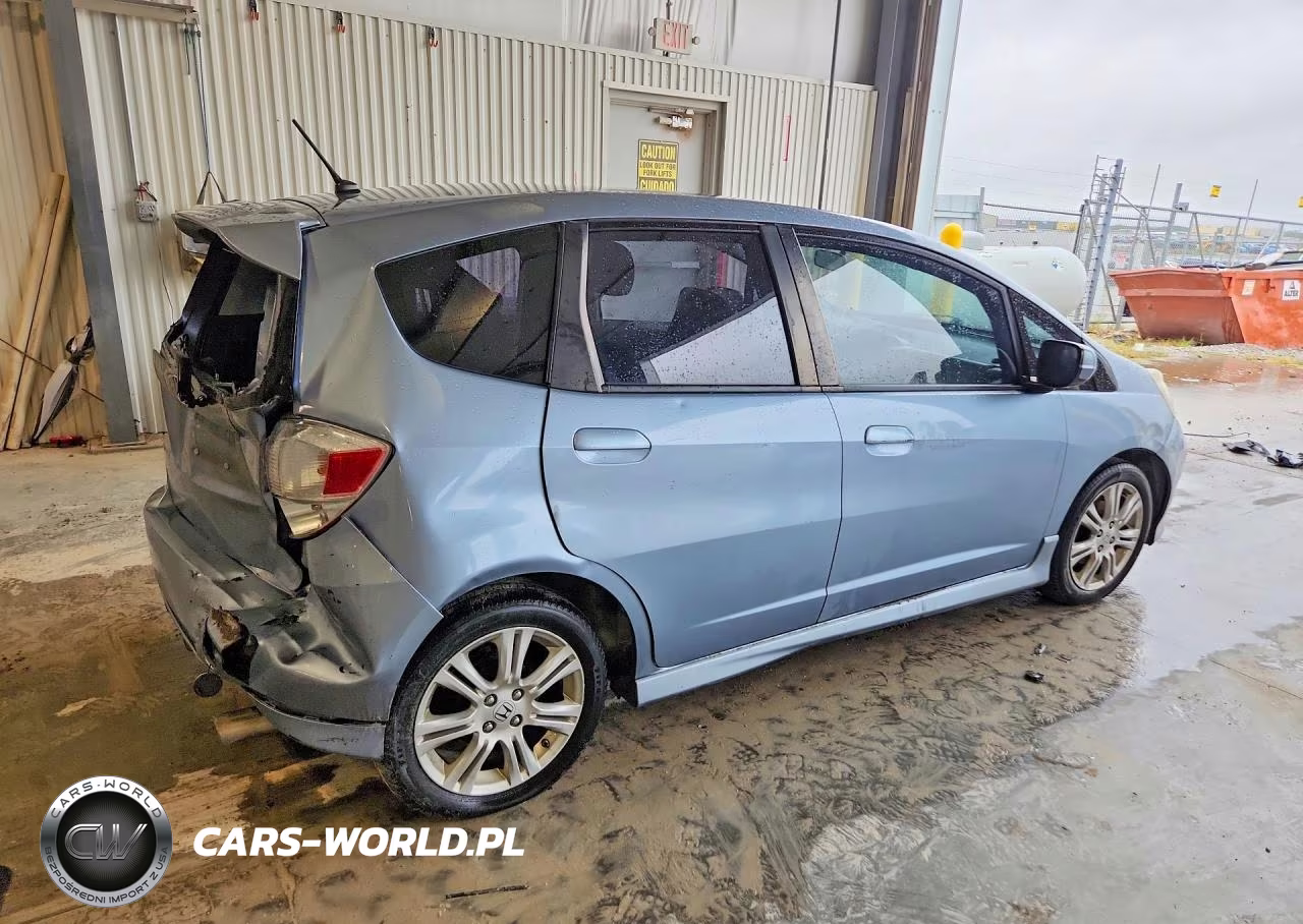 2011 Honda Fit Sport VIN:JHMGE8H58BC020043 - 3