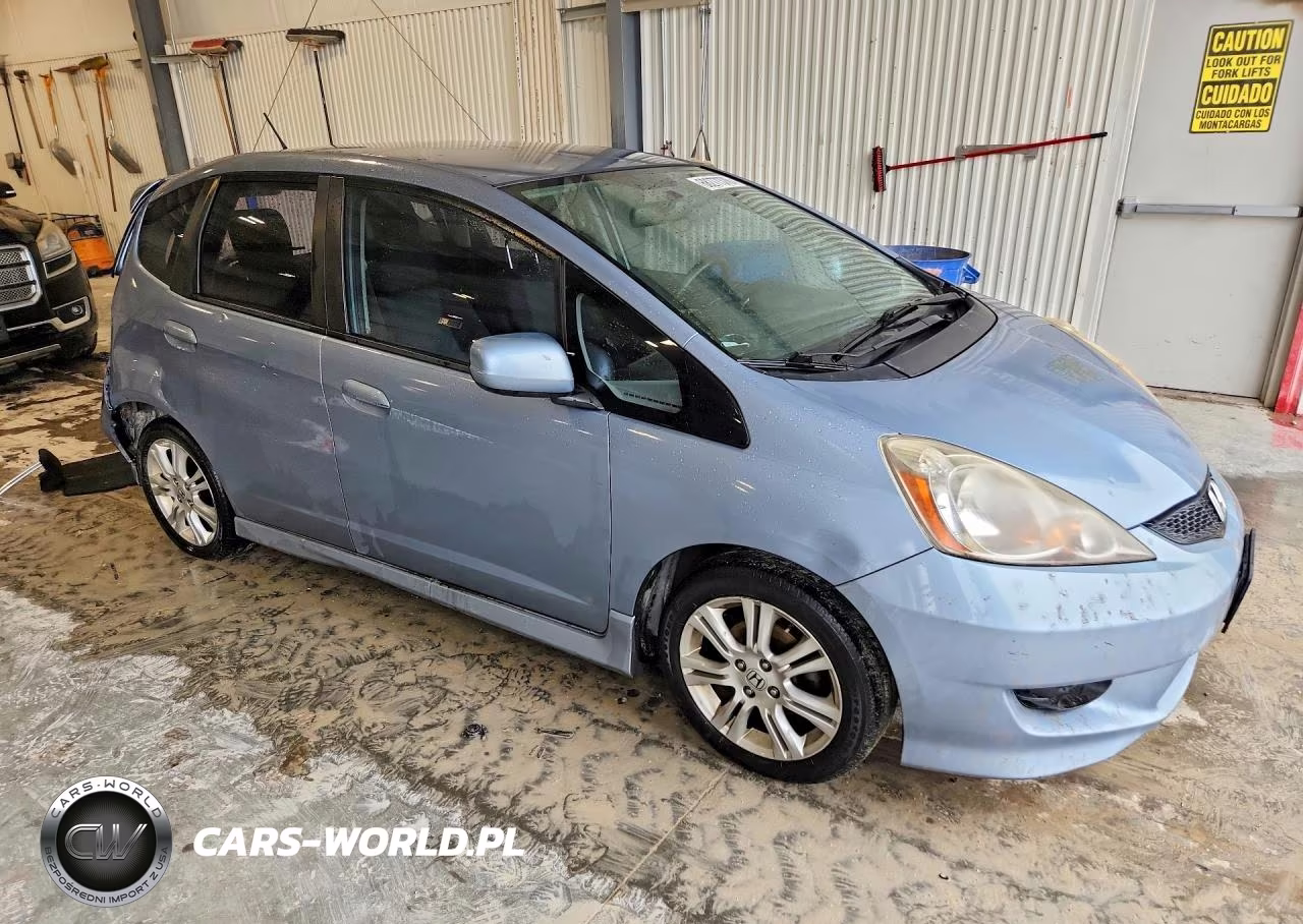 2011 Honda Fit Sport VIN:JHMGE8H58BC020043 - 4