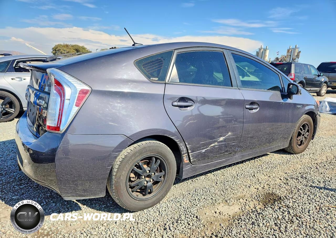2014 Toyota Prius Three VIN:JTDKN3DU7E1757794 - 3