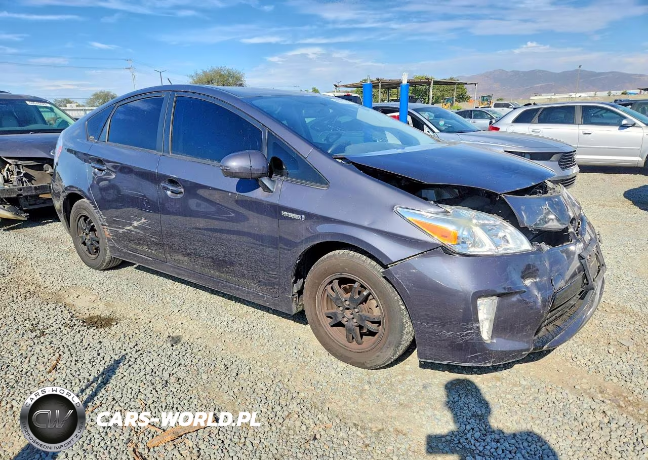 2014 Toyota Prius Three VIN:JTDKN3DU7E1757794 - 4