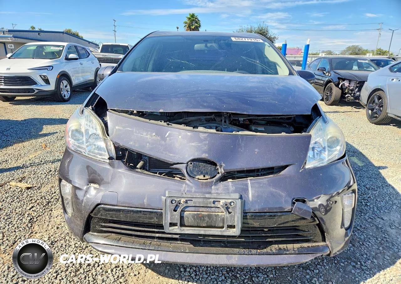 2014 Toyota Prius Three VIN:JTDKN3DU7E1757794 - 5