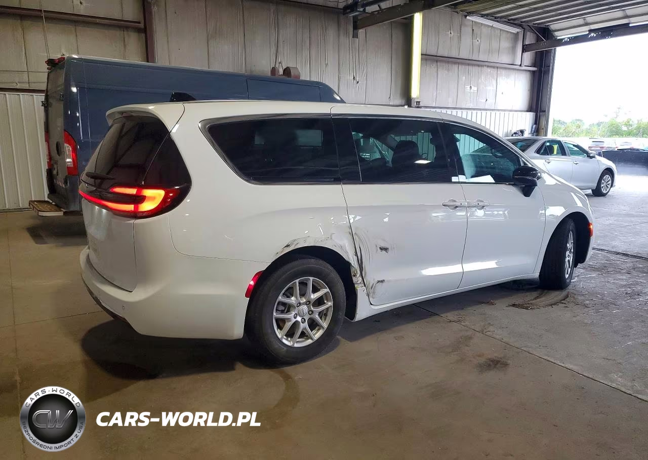 2025 Chrysler Pacifica Select VIN:2C4RC1BG1SR599675 - 3