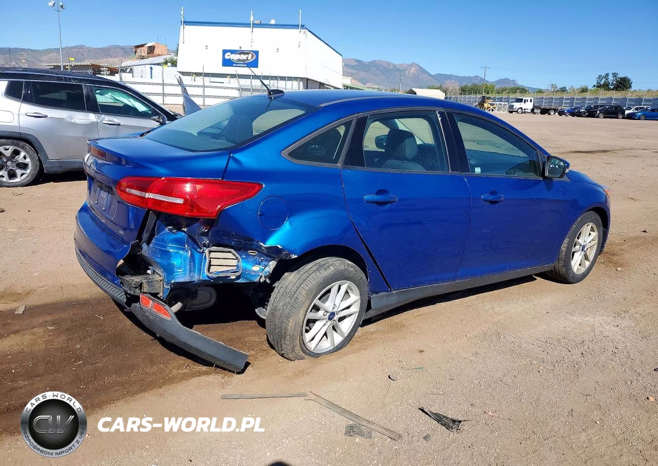 2018 Ford Focus Se VIN:1FADP3F21JL217120 - 3