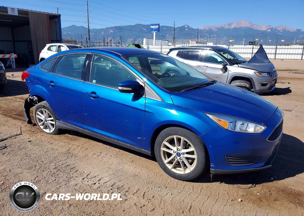 2018 Ford Focus Se VIN:1FADP3F21JL217120 - 4