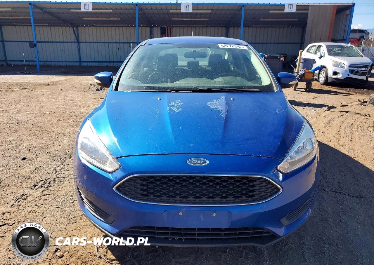 2018 Ford Focus Se VIN:1FADP3F21JL217120 - 5