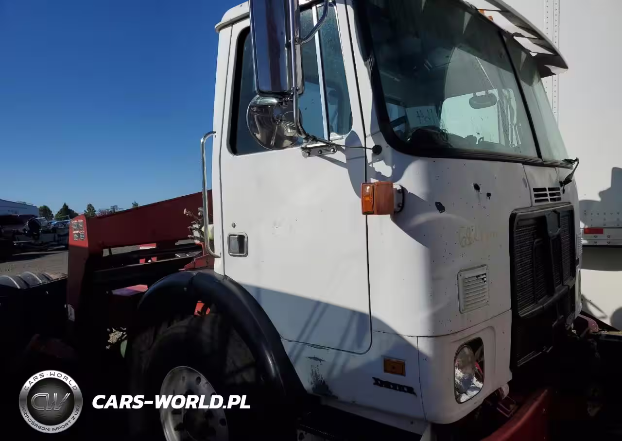 2008 Autocar Semi Truck