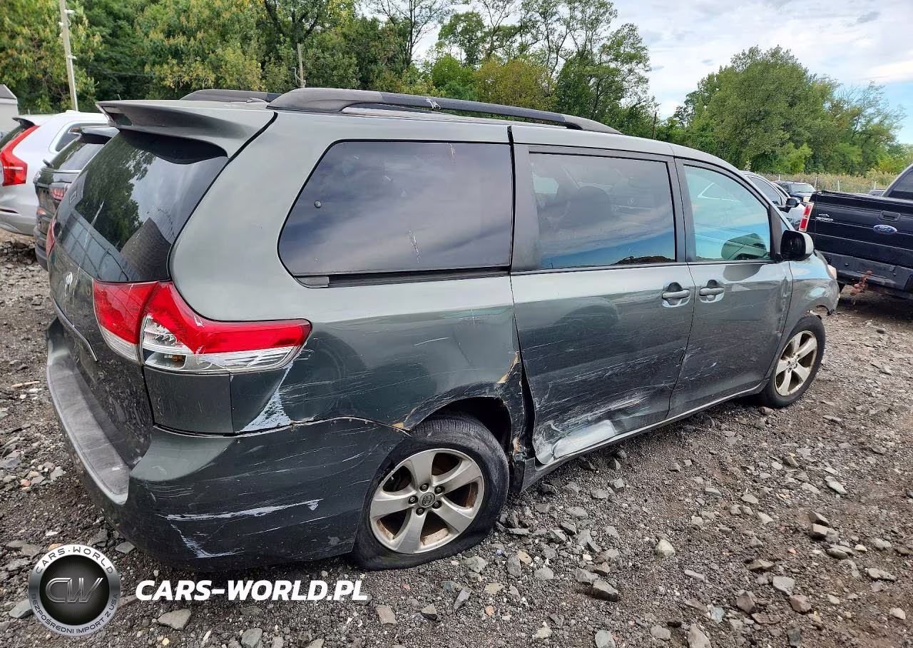 2013 Toyota Sienna Le VIN:5TDKK3DC0DS355245 - 3