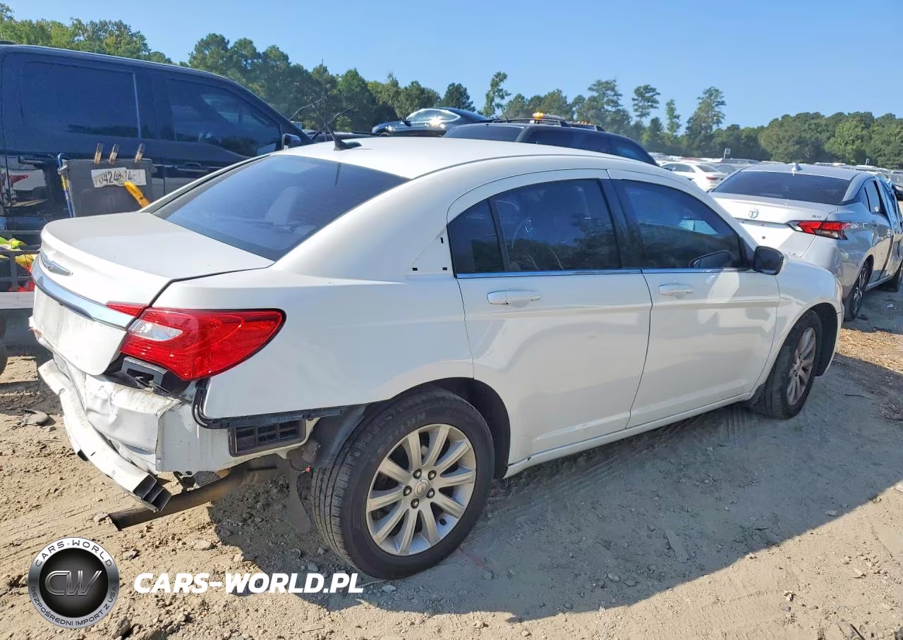 2014 Chrysler 200 Touring VIN:1C3CCBBB5EN165121 - 3