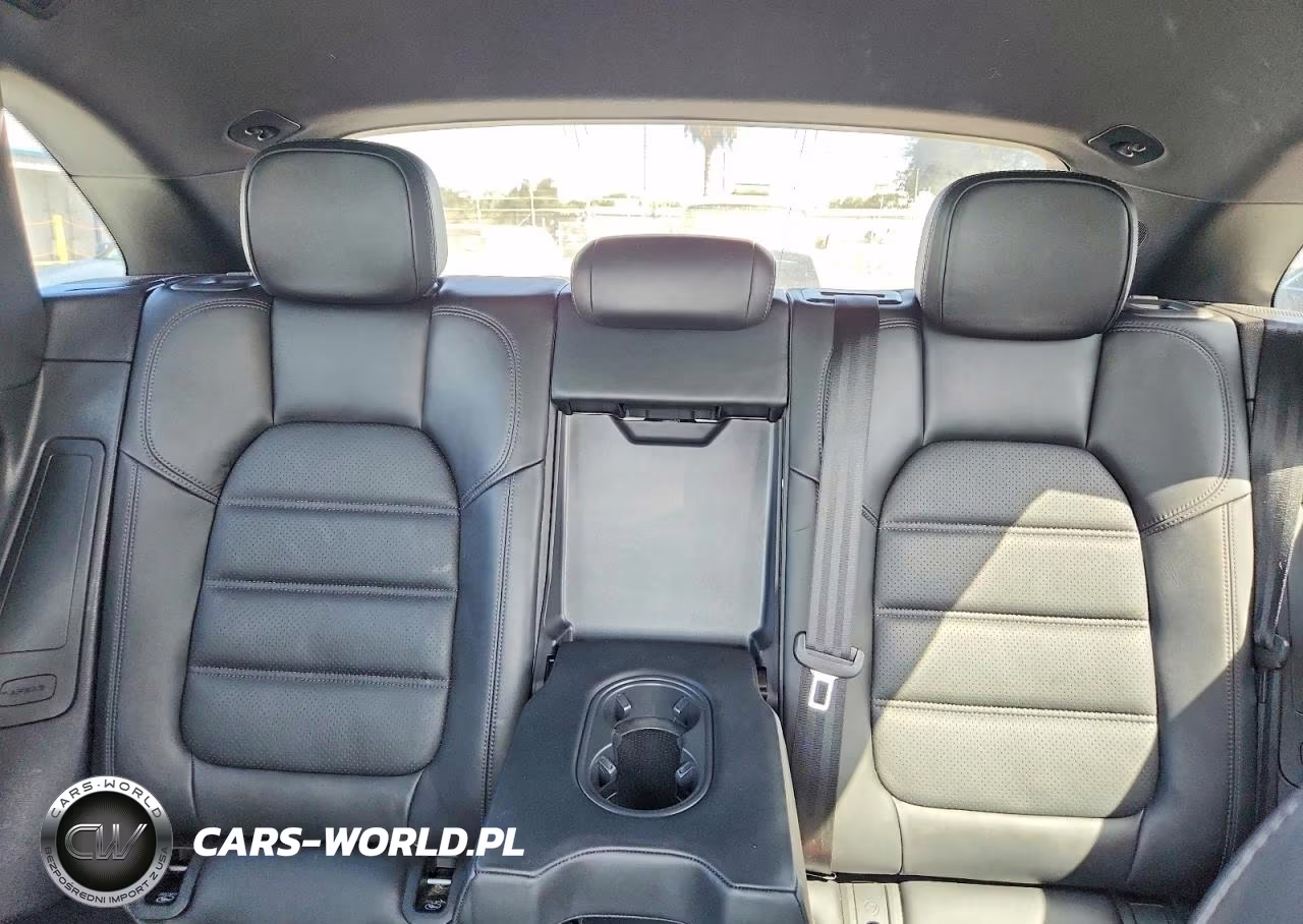 2020 Porsche Macan S VIN:WP1AB2A57LLB30671 - 10