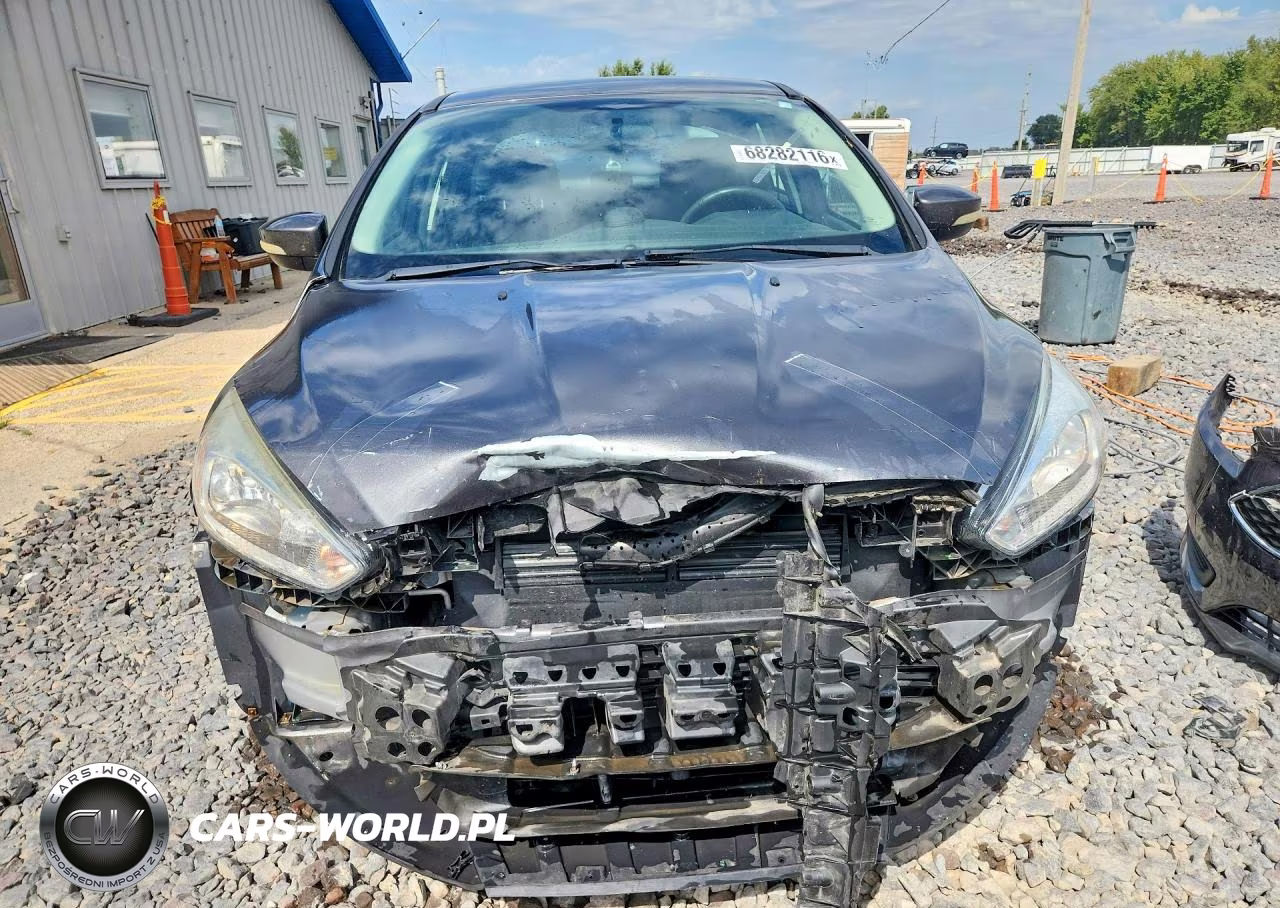 2017 Ford Focus Se VIN:1FADP3F29HL252952 - 5
