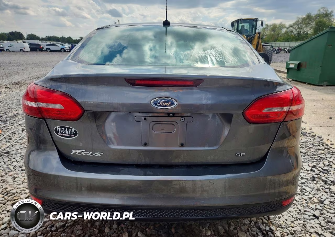 2017 Ford Focus Se VIN:1FADP3F29HL252952 - 6