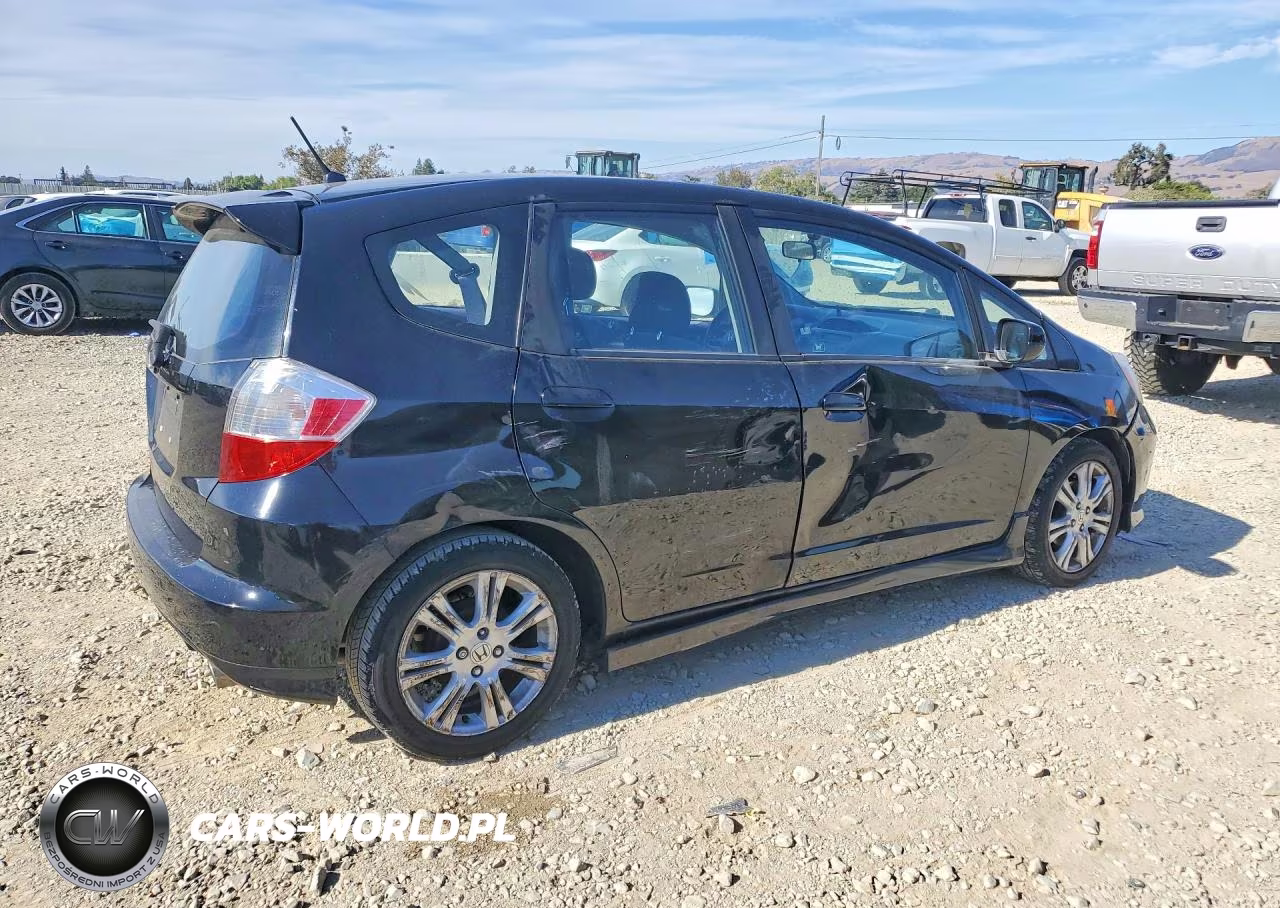 2011 Honda Fit Sport VIN:JHMGE8H52BC024332 - 3